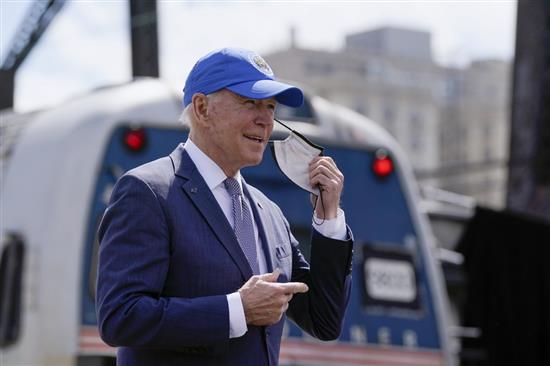 当地时间2021年4月30日，美国费城， 美国总统拜登访问宾夕法尼亚州最大城市费城，出席了美国国家铁路客运公司(Amtrak)创立50周年庆祝活动，并宣传其重建美国经济计划。